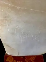 Sculpture en marbre représentant une mère avec son enfant. Signature : Adolfo Cipriani (1856-1940).