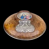 Boîte en bois de thuya avec une miniature représentant la Vierge à l'Enfant. Détails en argent.