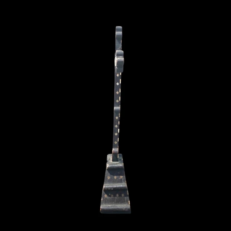 Crucifix en bois d'ébène avec incrustations de nacre représentant des scènes religieuses