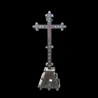 Crucifix en bois d'ébène avec incrustations de nacre représentant des scènes religieuses