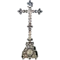 Crucifix en bois d'ébène avec incrustations de nacre représentant des scènes religieuses