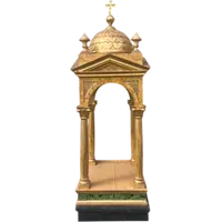 Petit temple-tabernacle en bois doré et marbré.