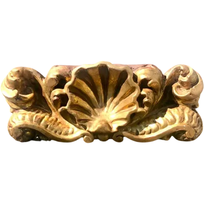 Wall-mounted shelf made of carved wood and gilded with gold leaf, featuring rocaille and shell motifs.