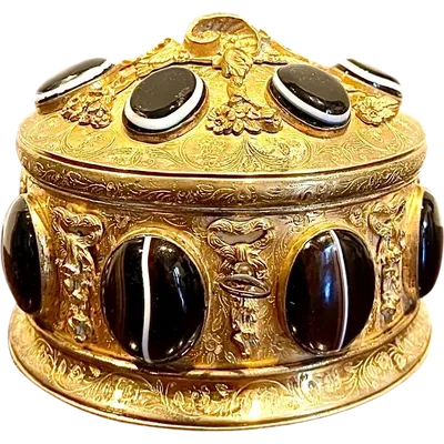 Bronze casket engraved with 14 set agate stones. Susse Foundry. Paris