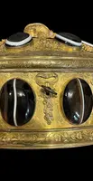 Coffret en bronze gravé, orné de 14 agates serties. Fonderie Susse. Paris