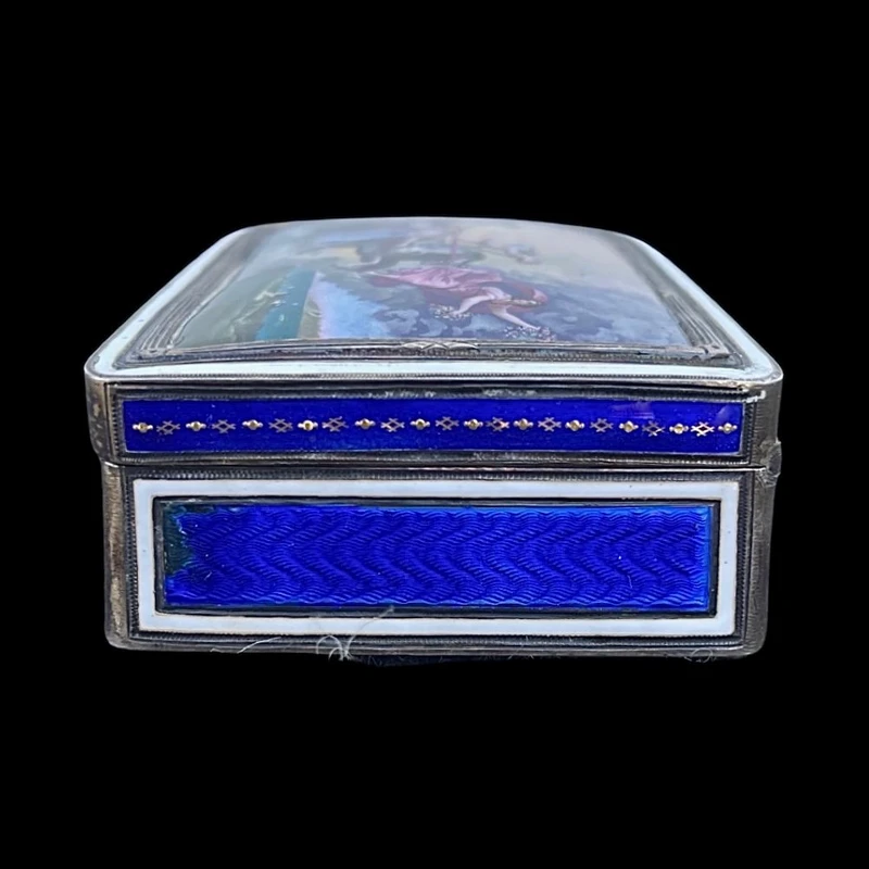 Boîte-tabatière en argent et émail, ornée d'une scène peinte représentant : le triomphe de Galatée.