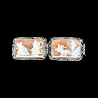 Braccialetto in argento traforato con motivi vegetali e sette cammei con scene neoclassiche.