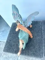 Paire d'anges en bois sculpté et peint, en pied et polychromes. Yeux en verre. Ligurie.