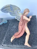 Paire d'anges en bois sculpté et peint, en pied et polychromes. Yeux en verre. Ligurie.