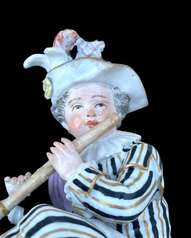 A porcelain figurine set depicting children playing musical instruments. Meissen.