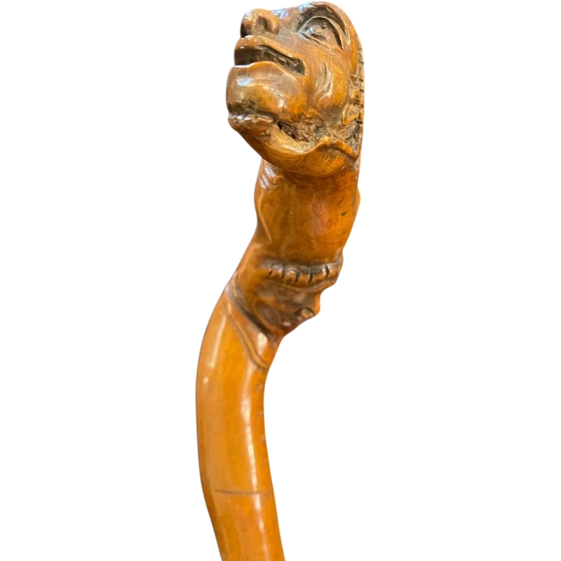 Bastone popolare in legno di bosso con due figure grottesche e serpente.