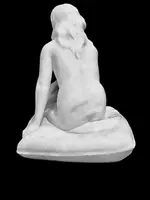 Sculpture en marbre représentant un nu féminin voilé, signée Eugenio Battiglia (1858-1941).