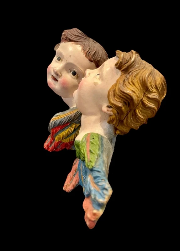 Coppia di Angeli-cherubini in legno intagliato e dipinto. Liguria.