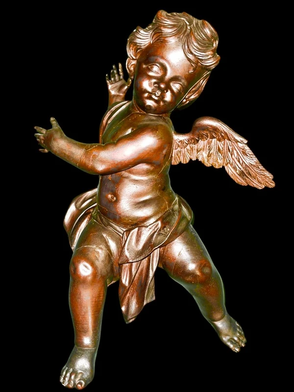 Paire d'anges en bois sculpté, non peints, à accrocher au mur. Ligurie.