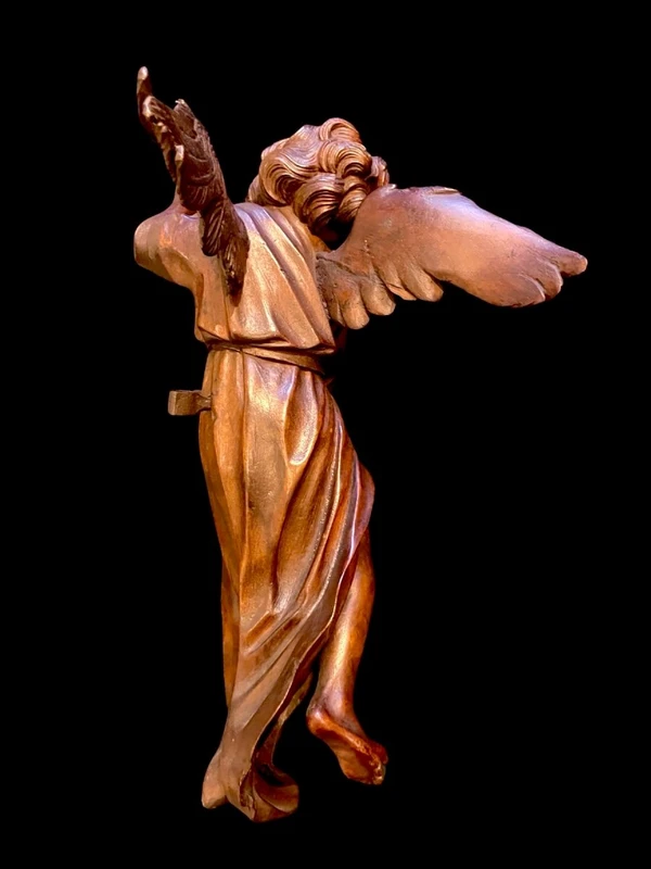 Paire d'anges en pied sculptés dans le bois. Ligurie.