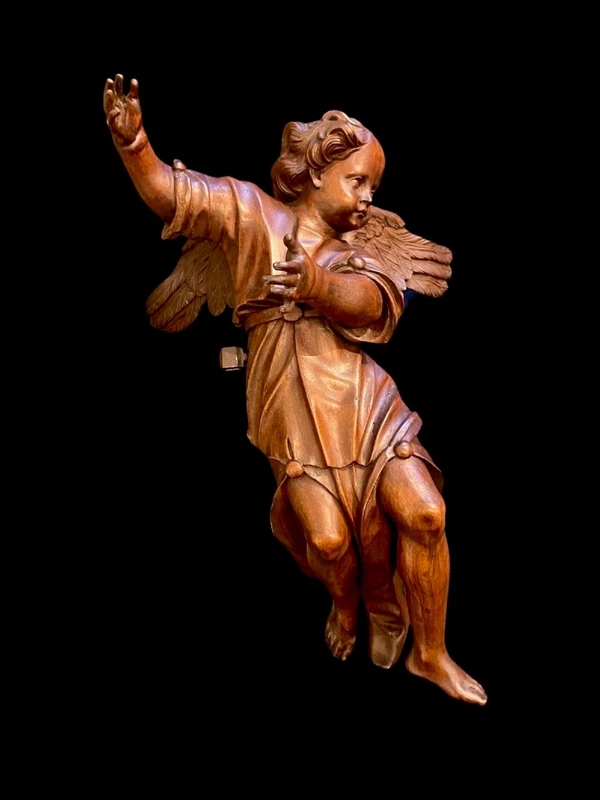 Paire d'anges en pied sculptés dans le bois. Ligurie.