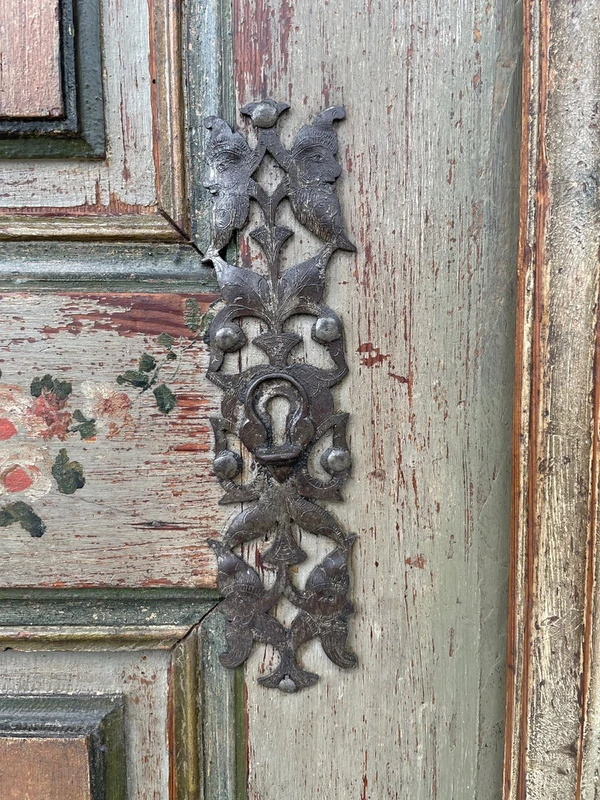 Armoire à deux portes peinte, datée de 1804