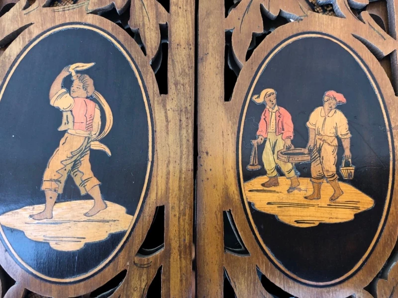 Travel mirror with two folding doors made of carved and inlaid wood