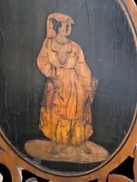 Applique murale d'angle « Etagere » en bois ajouré, à trois étagères, ornée de médaillons représentant des scènes populaires.
