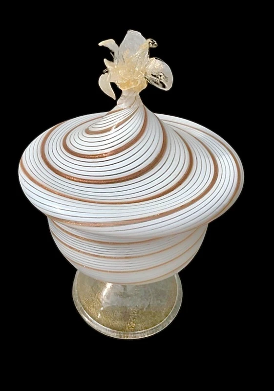 Vase avec couvercle et poignée en forme de fleur, en verre soufflé strié en spirale,