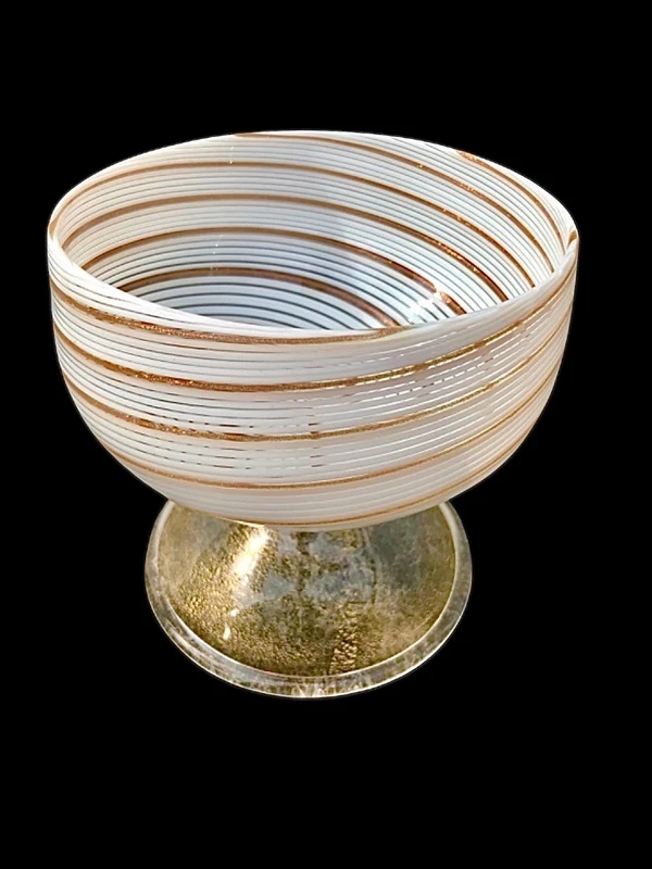 Vase avec couvercle et poignée en forme de fleur, en verre soufflé strié en spirale,