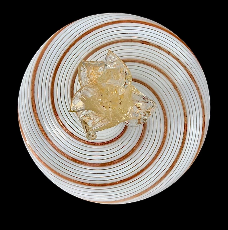 Vase avec couvercle et poignée en forme de fleur, en verre soufflé strié en spirale,