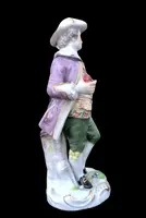 Statuina in porcellana raffigurante personaggio maschile con gelato.Meissen.Germania.
