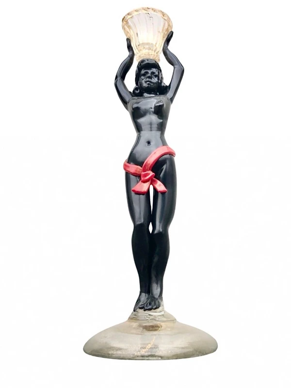 Candeliere in vetro soffiato con figura femminile neoclassica policroma e foglia oro