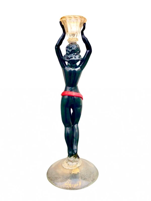 Candeliere in vetro soffiato con figura femminile neoclassica policroma e foglia oro
