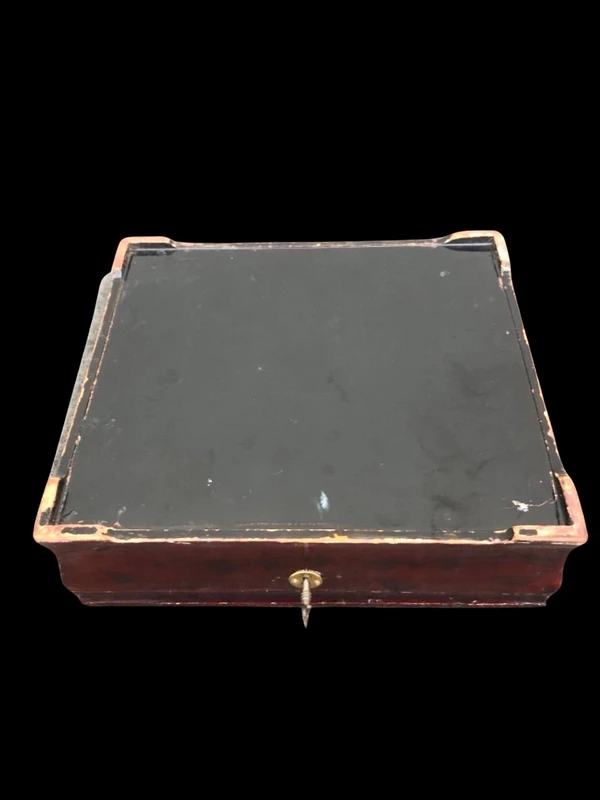 Mahogany box with inlays of various materials and mother-of-pearl