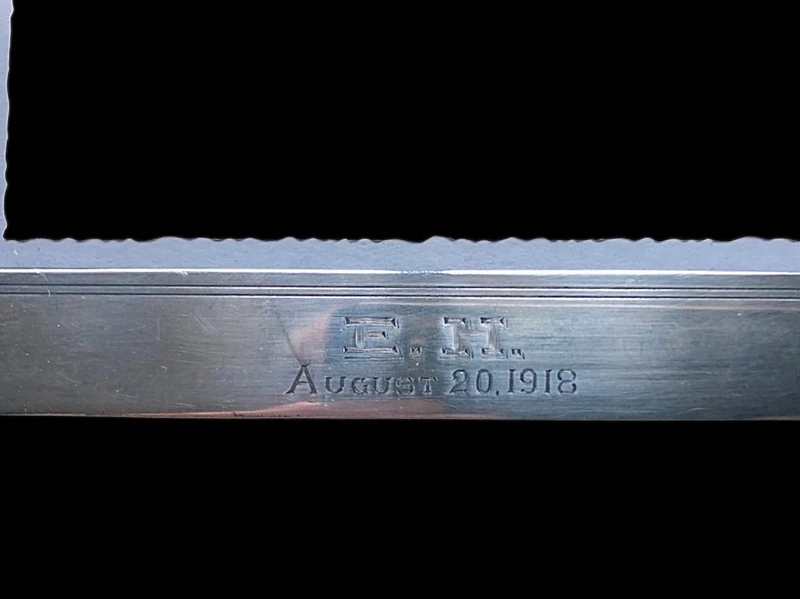 Cornice portaritratti in argento con incisione di simboli americani ( bandiera e aquila )