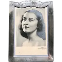 Cornice portaritratti in argento con incisione di simboli americani ( bandiera e aquila )