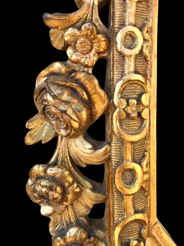 Frame - a carved and gilded wooden mirror featuring floral and rocaille motifs.