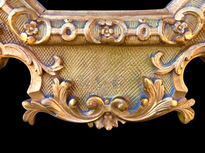 Frame - a carved and gilded wooden mirror featuring floral and rocaille motifs.