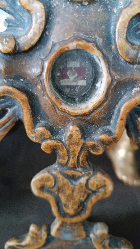 Small lacquered wooden reliquary containing an 18th-century relic