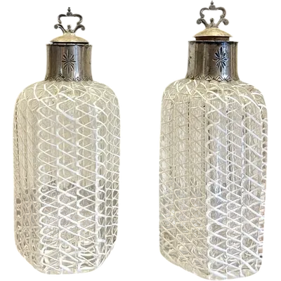 A pair of hexagonal-shaped perfume bottles made of Zanfirico glass. Venini, Murano.