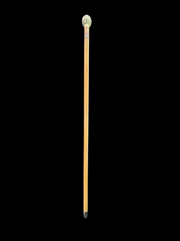 Cane with a round ivory knob carved with Commedia dell'Arte masks. Japan.