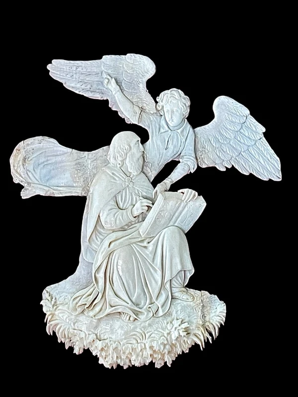 Bas-relief sur une plaque d'ivoire représentant un ange avec Moïse (?).