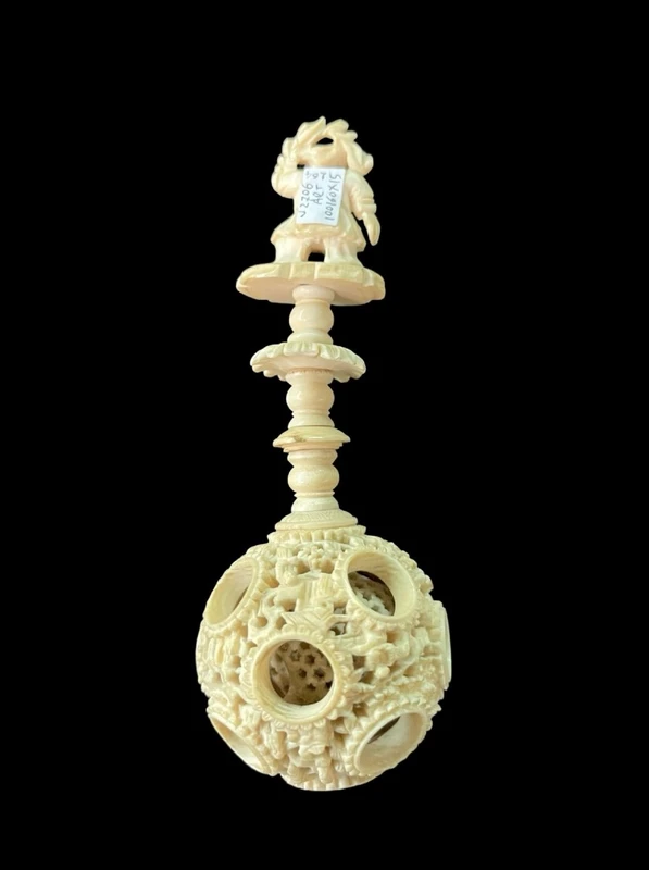 Openwork ivory sculpture: Cantonese "Boul" featuring a male figure.