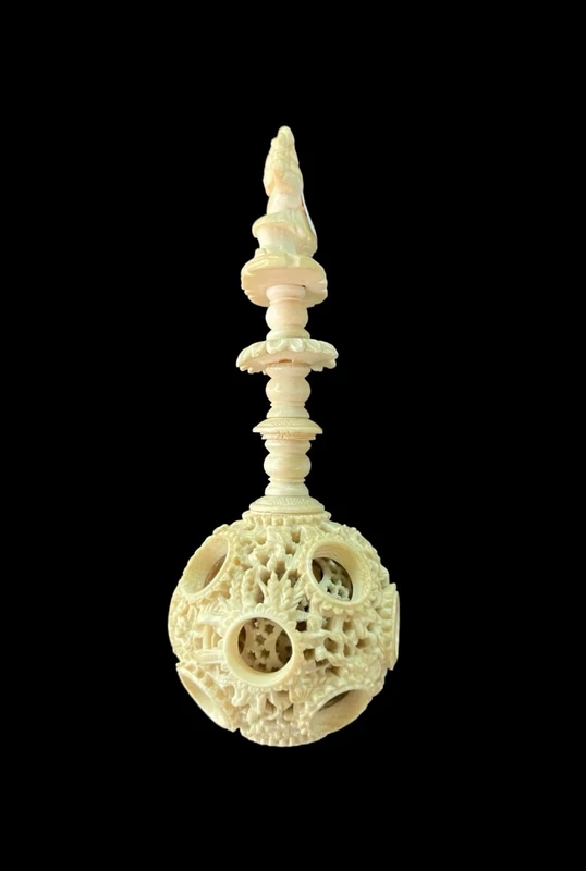 Openwork ivory sculpture: Cantonese "Boul" featuring a male figure.