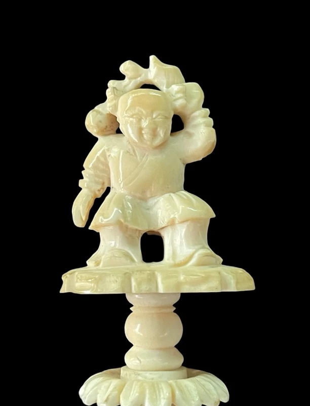 Openwork ivory sculpture: Cantonese "Boul" featuring a male figure.
