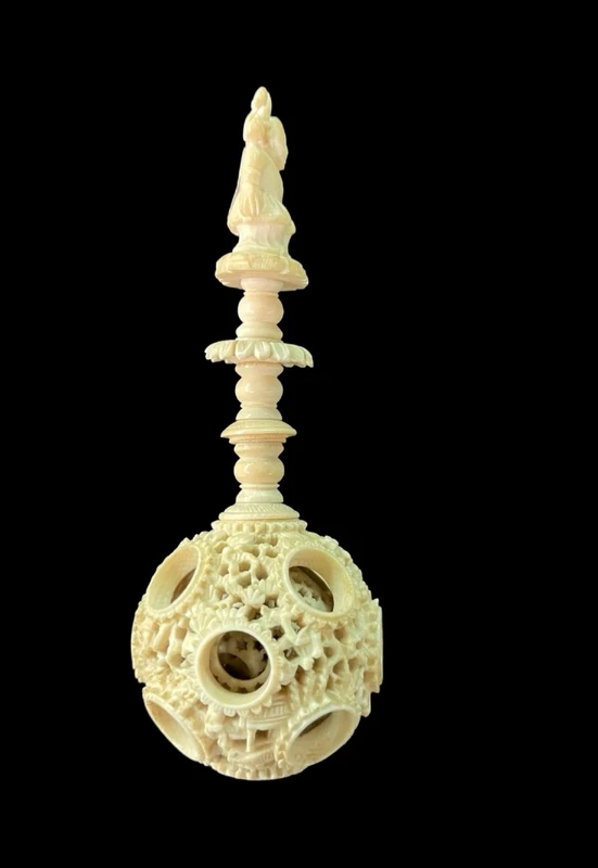 Openwork ivory sculpture: Cantonese "Boul" featuring a male figure.