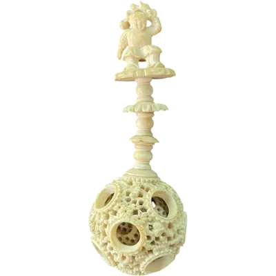 Openwork ivory sculpture: Cantonese "Boul" featuring a male figure.