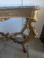 Grande console rococo dorée avec plateau en marbre, fin du XIXe - début du XXe siècle