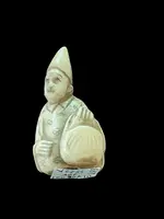 Netsuke in avorio raffigurante personaggio maschile