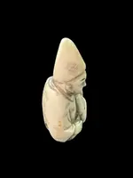 Netsuke in avorio raffigurante personaggio maschile