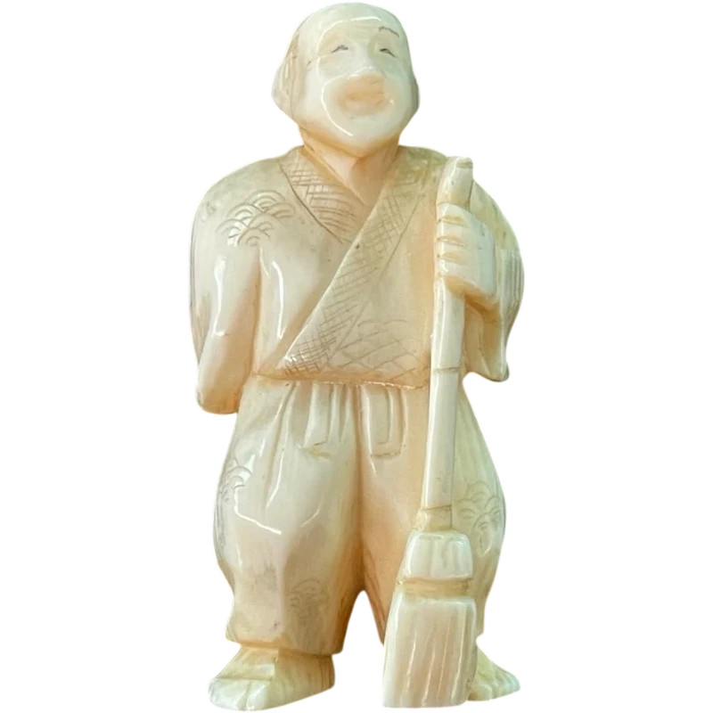 Ivory netsuke depicting a male figure