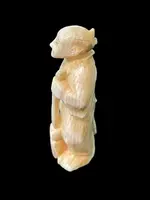 Ivory netsuke depicting a male figure