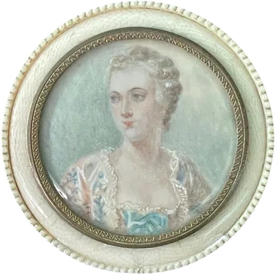 Scatolina  in avorio con miniatura dipinta  raffigurante figura femminile.