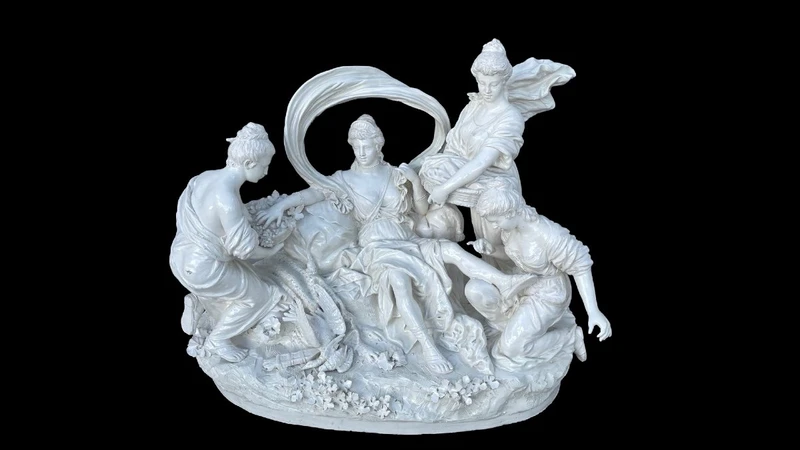Grand ensemble sculptural en faïence représentant la figure mythologique de Diane la chasseuse